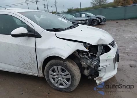 2017 Chevrolet Sonic Lt Auto из США, поврежденный, VIN 1G1JG6SG4H4169657